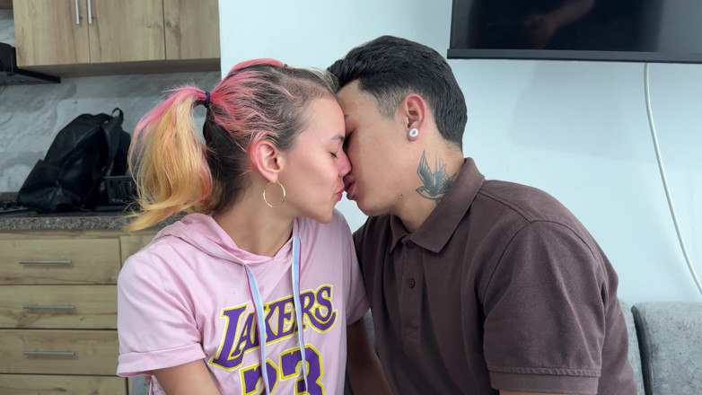 CatalinaPalvin: Neznámá dívka mě požádá na ni bez kondomu a skončí...