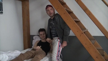 Gaybareback: Sexy top twink scopa un papà XXL