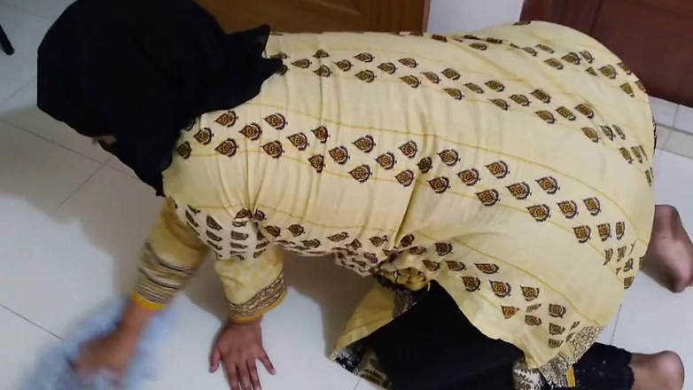 Aria Mia: Aku ibu tirimu, tolong setubuhi aku