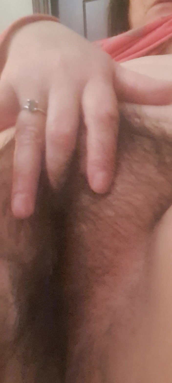 Mommy big hairy pussy: 발정난 엄마, 몸을 과시하고 보지는 정말 털이 무성한