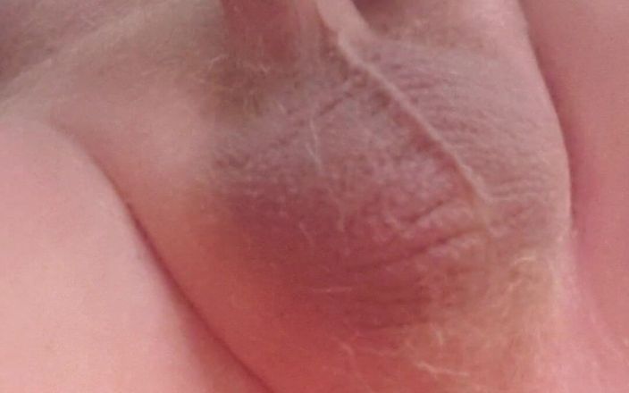 Redhairy4u: Mój mały kutas szybuje siusiu