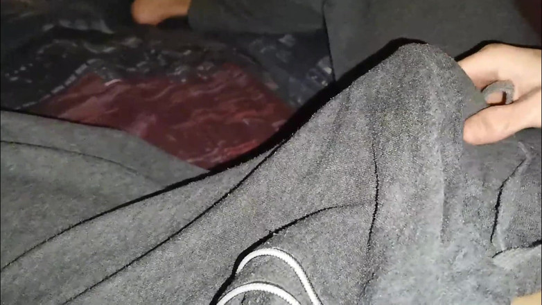 SEXY_GUYBEST: 暖炉の音に力強いペニスがたっぷりと流れます 手なし