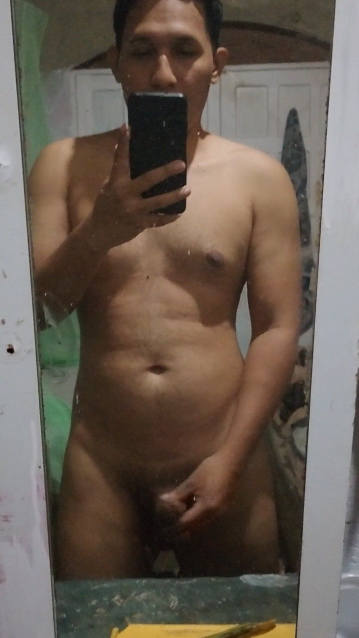 MoltenFriction602: Ada yang feminin untuk menghisap saya
