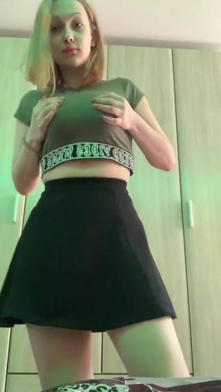 SashaSweet69: Easy striptease
