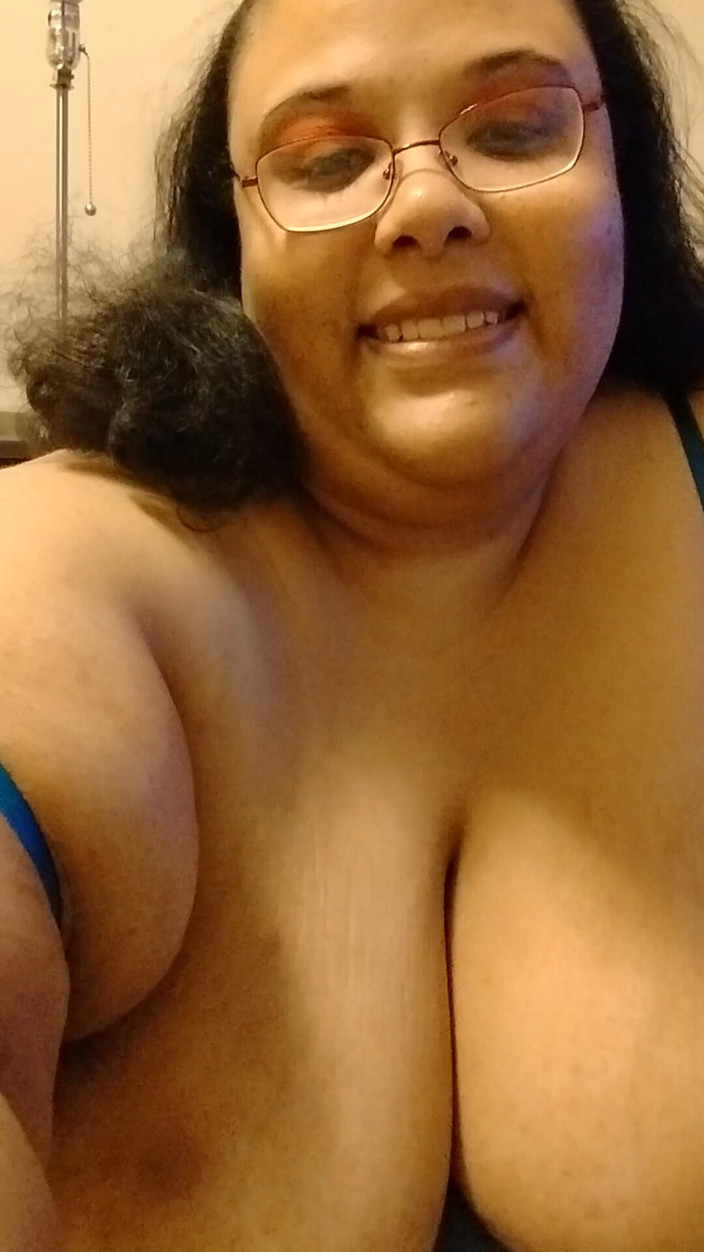 Jessica pigslut: Şişman sürtük büyük göğüsleri ve dildo ile oynuyor!
