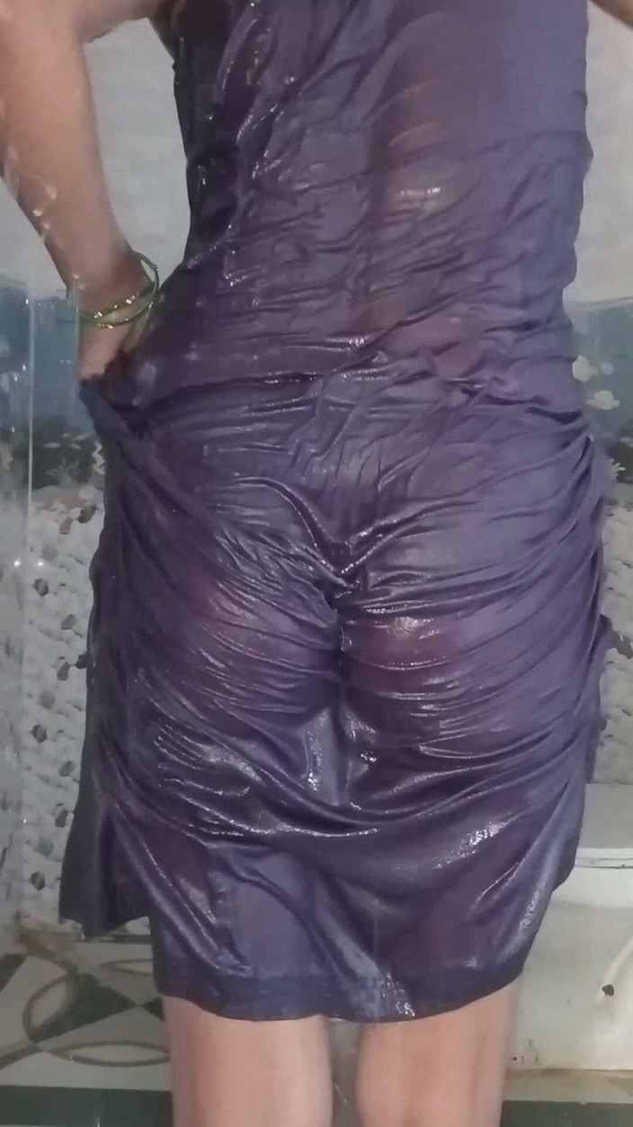 Ankurpriya000: Priya'nın minyonda yeni banyo videosu - ateşli banyo