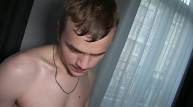 Gaybareback: Twink zonder condoom geneukt door zijn beste vriend
