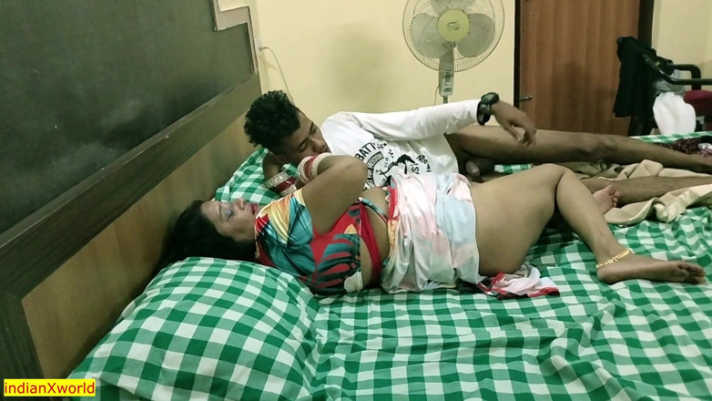 IndianXworld Premium: Indyjski gorący seks webseries XXX! Desi Plemienna dziewczyna rucha się...