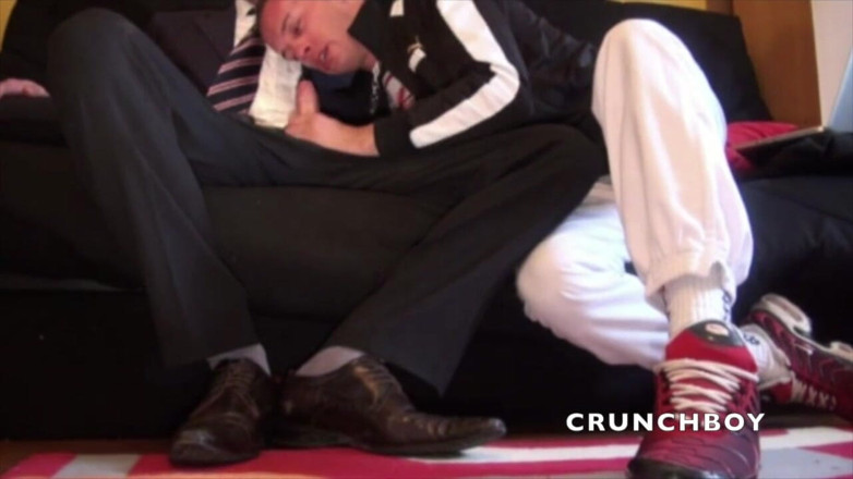 FRENCH AMATORS SEXTAPES: Twink ošukal sexy komerčního chlapa v obleku a třídě