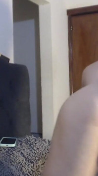 柔らかく白いお尻をゆっくりと挿入し、形作っていきます