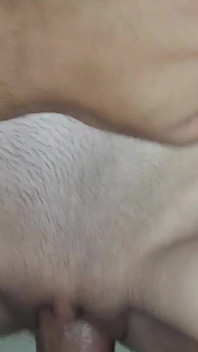 Roztomilá a sladká skáče na velkém čůrákovi