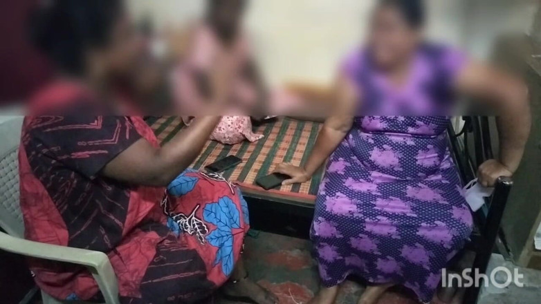 Tamil lesbian: スリーおばさんホットディスカッション