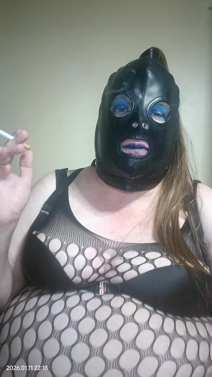 Stephanie-Nicole-TV: Femeie mare și frumoasă fumând și vorbind despre planurile mele pentru 2026