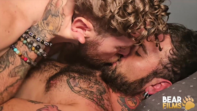 Bear Films: Bearfilms geile Bo Bailey neukt Halim Wolf harige kont zonder...
