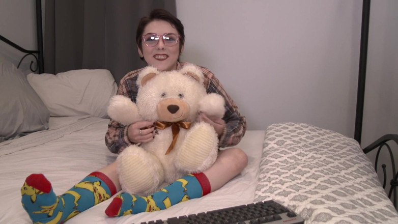 Sinful Feet: First timer on webcam Megan foot sucking but forgets something