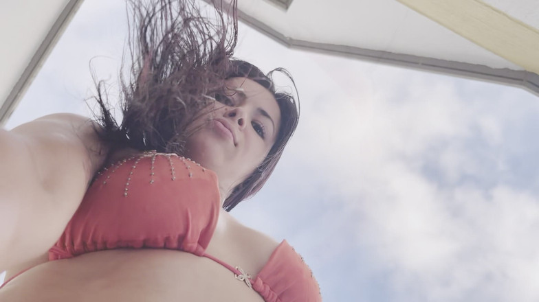 SoyMarce: Šla sama v bazénu