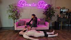 Domestic femdom: Moje Nohy Jsou Zpocené Po Tvrdé Práci