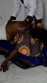 Sahte doktor olgun orta yaşlı seksi kadından faydalanıyor