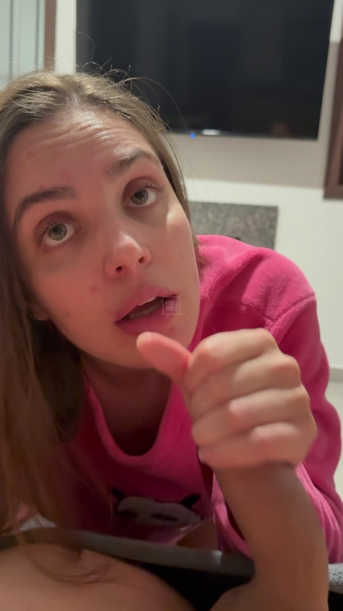 ApoloAngell: Casal Real Faz Sexo Romântico Na Sala
