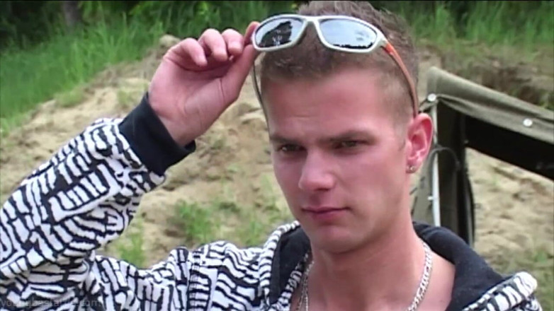 Young Bastards: Tři boners pro mladého trampa