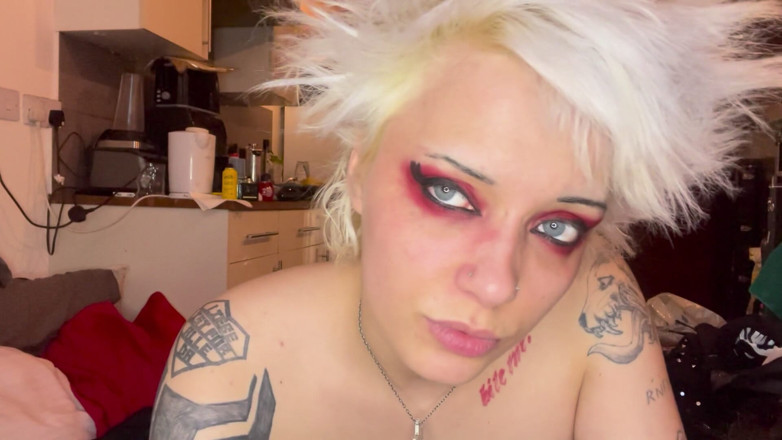 Glitterqueen1999: 3 nya rökning videor topless