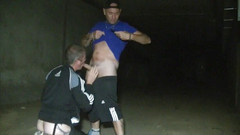 Gaybareback: Teniska šuká bez sedla a v noci se vystříká do kundičky