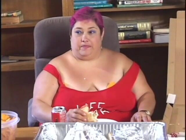 Best Butts: Loira gordinha seduz pedaço para transar com ela na cama