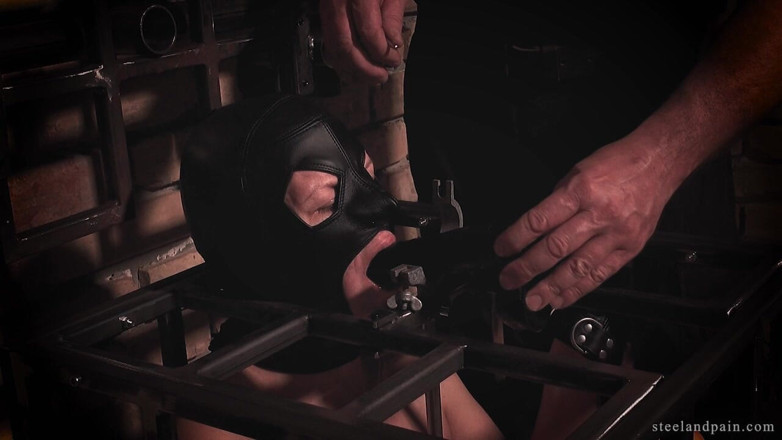 Steel and Pain Studio: 목구멍 훈련