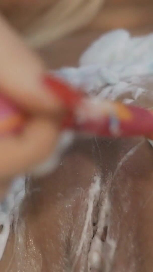 I Shave My Beautiful Pussy (Kate Truu)