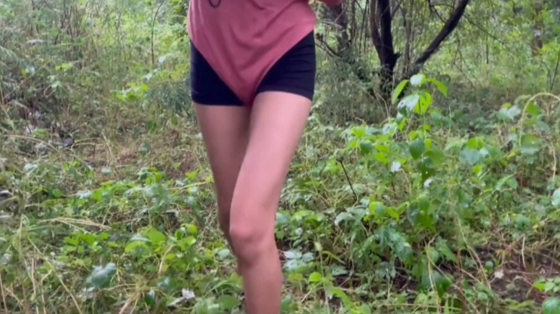 Pihu bhabhi: Indisch dorp heet Desi-meisje geneukt in het bos