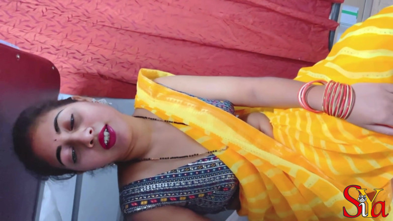 Vicky Siya: Indian Siya Bhabhi Honeymoon in Train with Strange Passenger