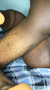 Ráda kouřím svého muže a jezdím na jeho velkém černém péru