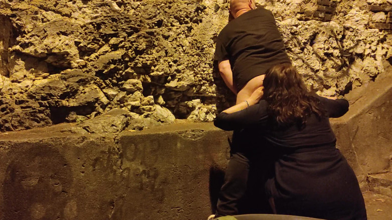 Toilet Mommy: 남자의 엉덩이를 맛보는 핫한 소녀