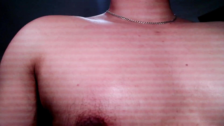 Tommhot: Meme uçlarımla oynuyorum - ateşli meme uçları