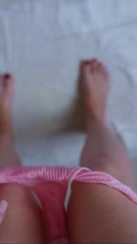 ¡Las mujeres orinan mucho de pie! Mojar bragas