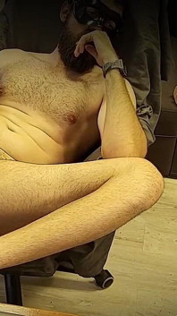 Kocaman bir dildo ile kendini becerdi