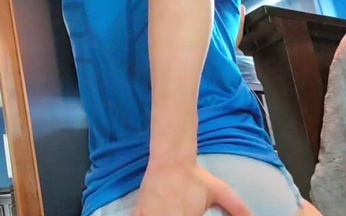 Kinkytwinkpamps: Twink rör blöjor under träning