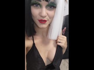 LeniFuchs: こんにちは、そしてそれは私にどのように合っていると思いますか?そして、下着を着ていないのはとても悪いことなのでしょうか?こんにちは、あなたはホットな2番目のものが欲しいですか?