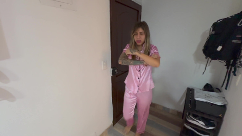 MIKEZANDER01: Mia moglie mi ha sorpreso a scopare la sua sorellastra!!
