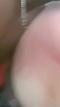 Grote zwarte lul neukt mijn kontgat terwijl ze mijn poesje neukt met een vibrator