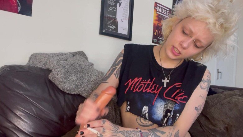 Glitterqueen1999: Stille rokende aftrekbeurt Joi pijpbeurt lange tong