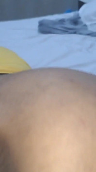 Desi en levrette avec sa copine