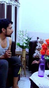 Ev sahibi ıslak amcığı için taze yarak arayan seksi bir bayan