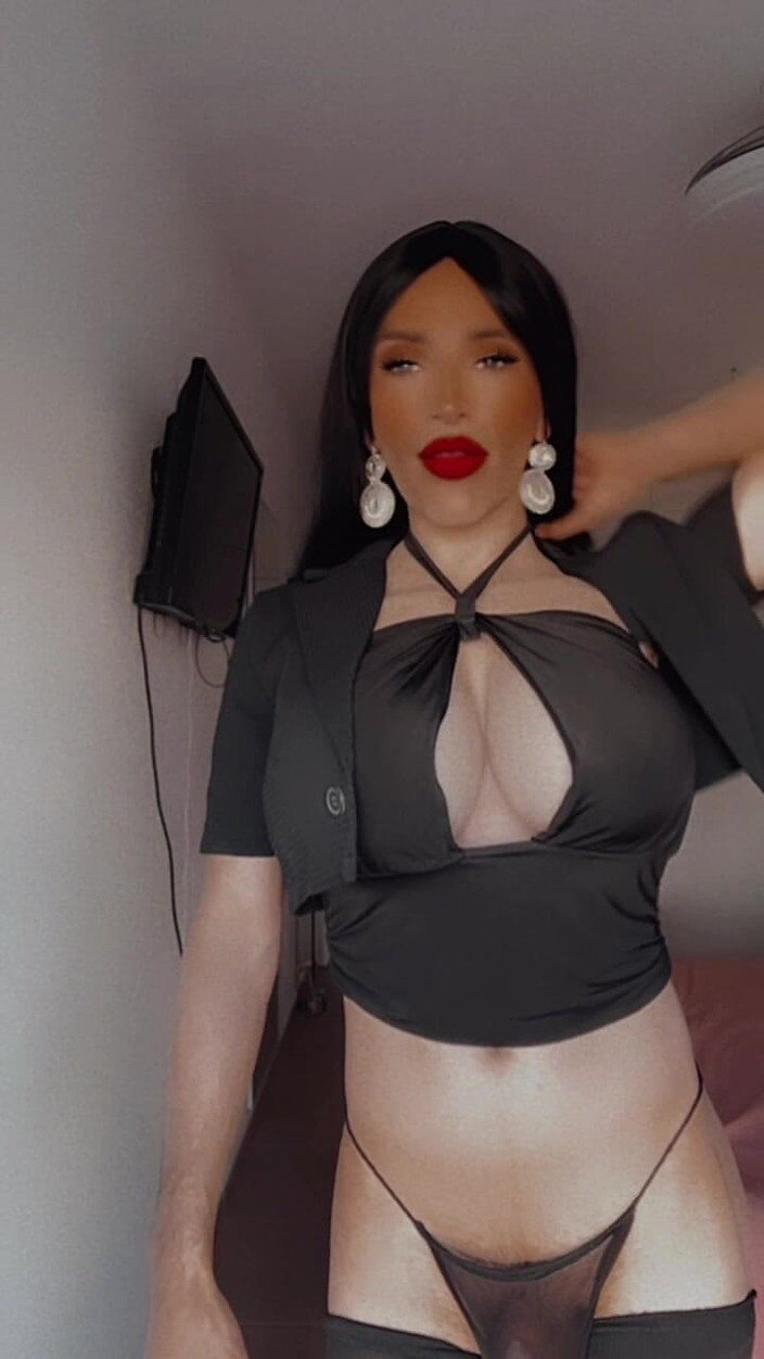 Sissy Slut Brianna: 甜蜜的眼神，危险的意图