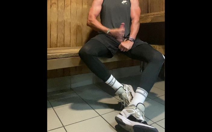 JockDad87: Lagi-lagi dicrot sperma di ruangan sauna dari jockdad87