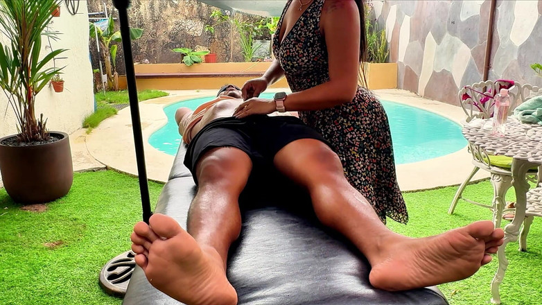 Leyne Rodriguez: Enganada por madrasta tesuda, massagem com final feliz