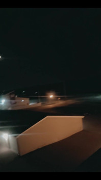 Escovar o ar noturno através da minha nudez é tão emocionante
