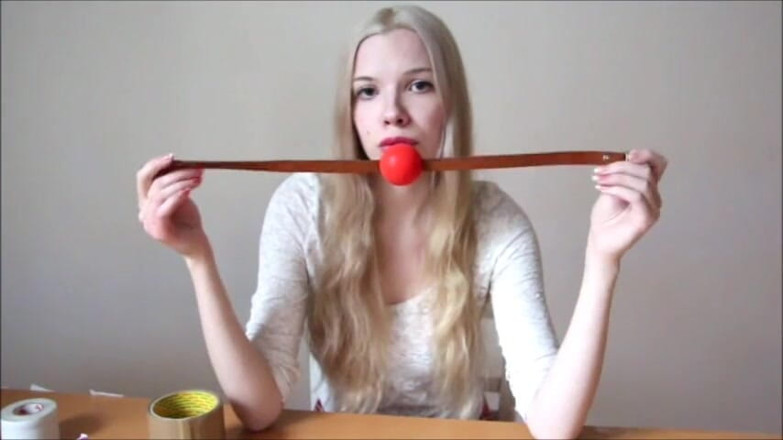 Selfgags classic: Sesja samokneblingowa młodej i zalotnej polskiej laski! (Odcinek 1 z 2)