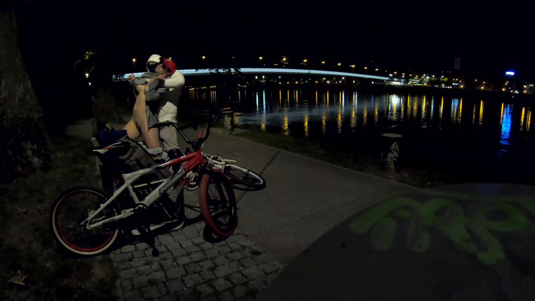 DedeDeville: Дуже Ризикований І Швидкий Аматорський Секс На Публіці З Моїм Зведеним Братом, Вириваючи Оргазм І В Рот. Дада Девіль