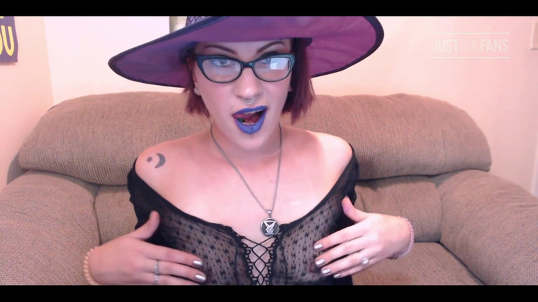 FondaDix: Bewitching Purple Lips